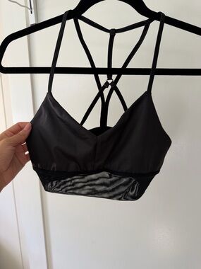 Alo Black Strappy sports bra with Mesh Band